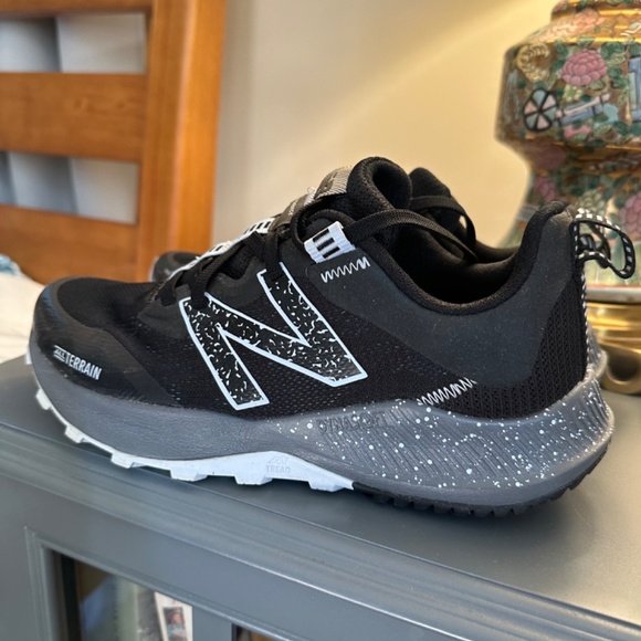 New Balance 8 medium width - Picture 3 of 5